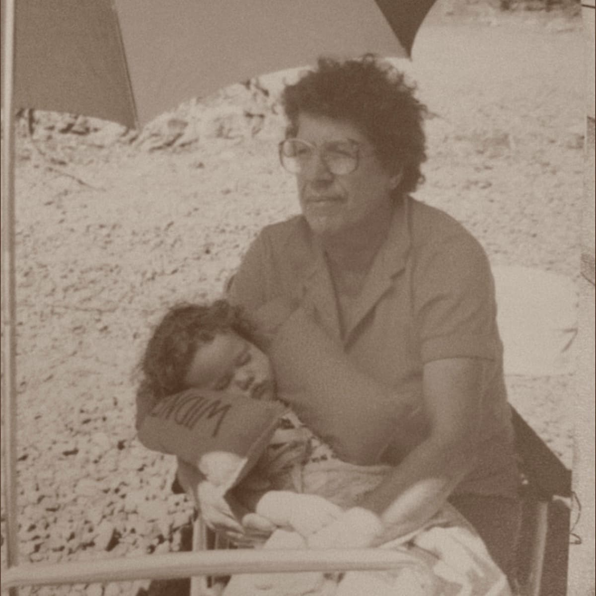 Leonarda Gulotta with her granddaughter Gigi at the beach